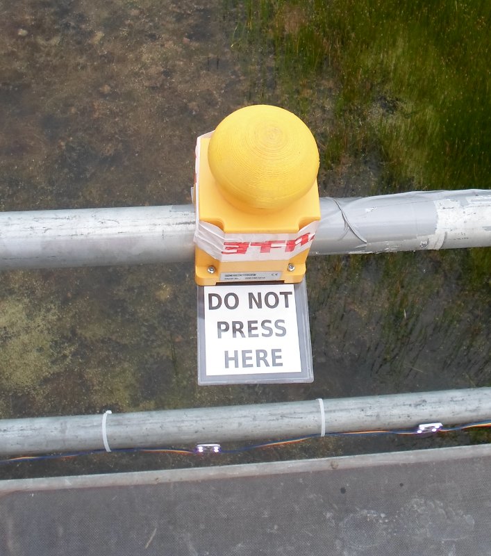 05_Do not press here